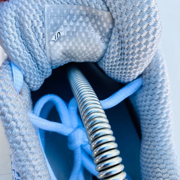 Brooks Ariel MOGO Women's Running Shoes - Picture 8 of 9